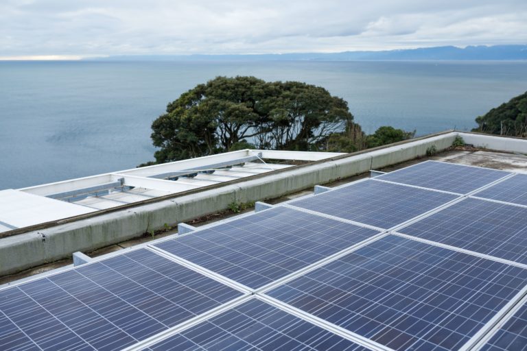 Painéis solares em Fundação Projeto TAMAR